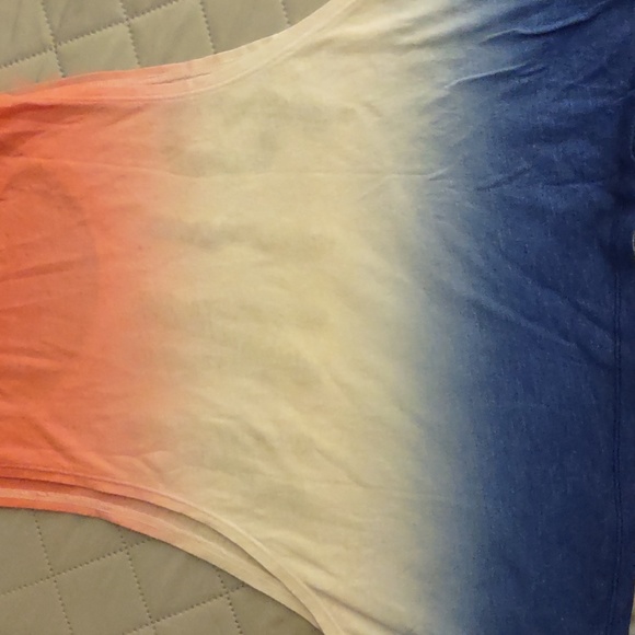 Bundle of PINK and Hollister cropped tank tops size XS - Picture 3 of 6